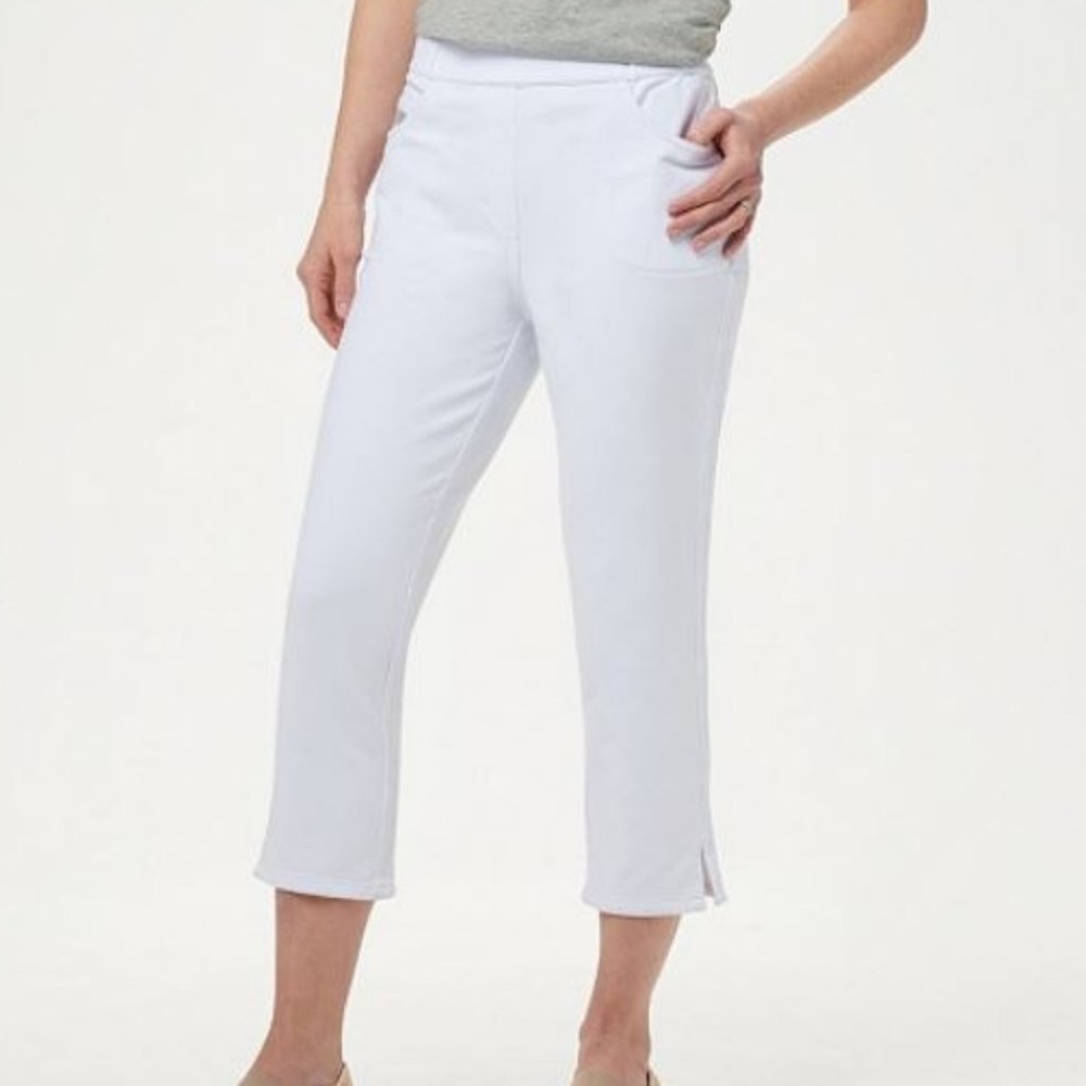 Quacker Factory Pull-On Straight Leg Crop Pants white.